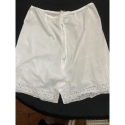 Ancienne culotte brodée