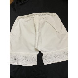 Ancienne culotte brodée