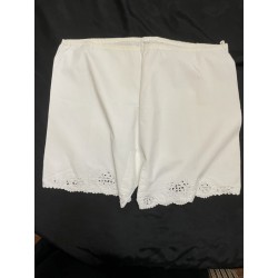 Ancienne culotte brodée