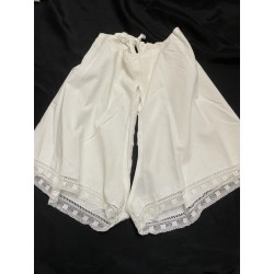 Ancienne culotte brodée